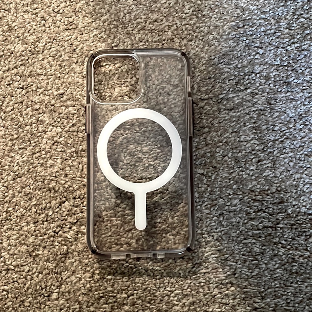 phone case that has a built in wireless charging circle